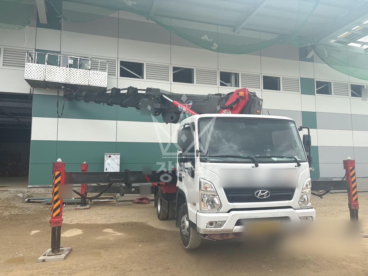 충북 청주시 흥덕구 옥산면 3.5톤 스카이차 유리작업 작업사진 2