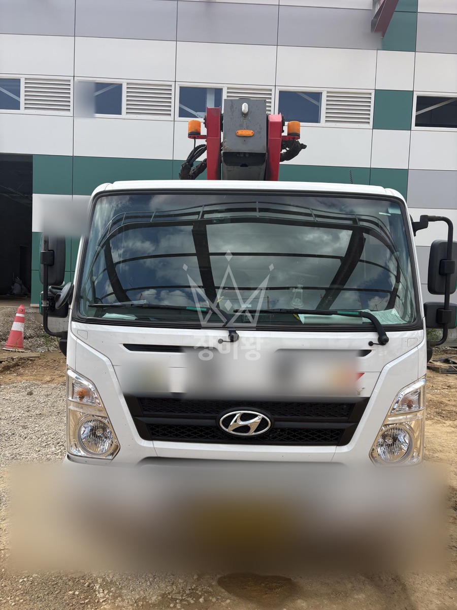 충북 청주시 흥덕구 옥산면 3.5톤 스카이차 유리작업 작업사진 3