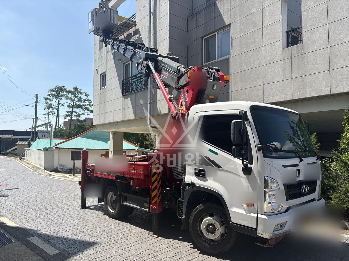 경기 평택시 팽성읍 3.5톤 스카이차 실리콘작업 작업사진 2