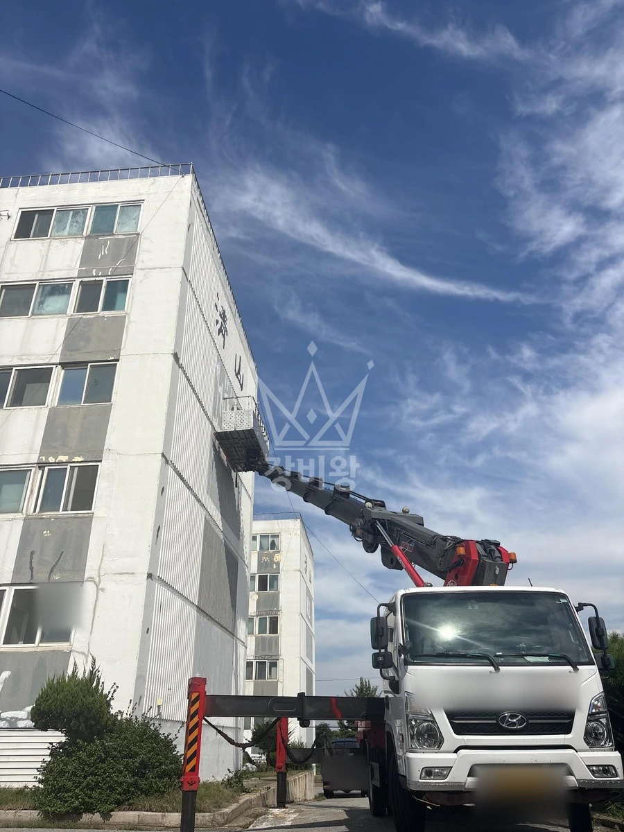 충남 당진시 우강면 3.5톤 스카이차 5층아파트 균열보수/페인트작업 작업사진 1
