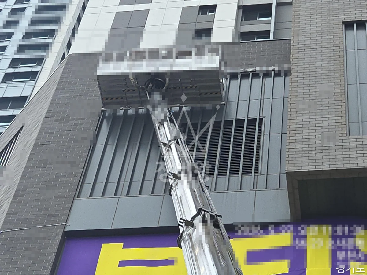 경기 부천시 소사구 1톤 스카이차 외벽 구조물 고정 작업사진 1