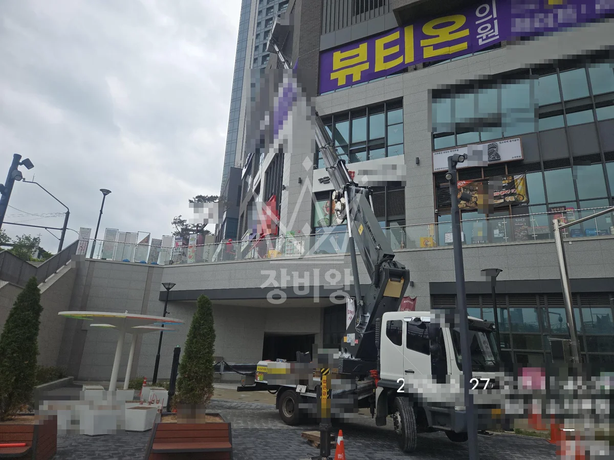 경기 부천시 소사구 1톤 스카이차 외벽 구조물 고정 작업사진 2