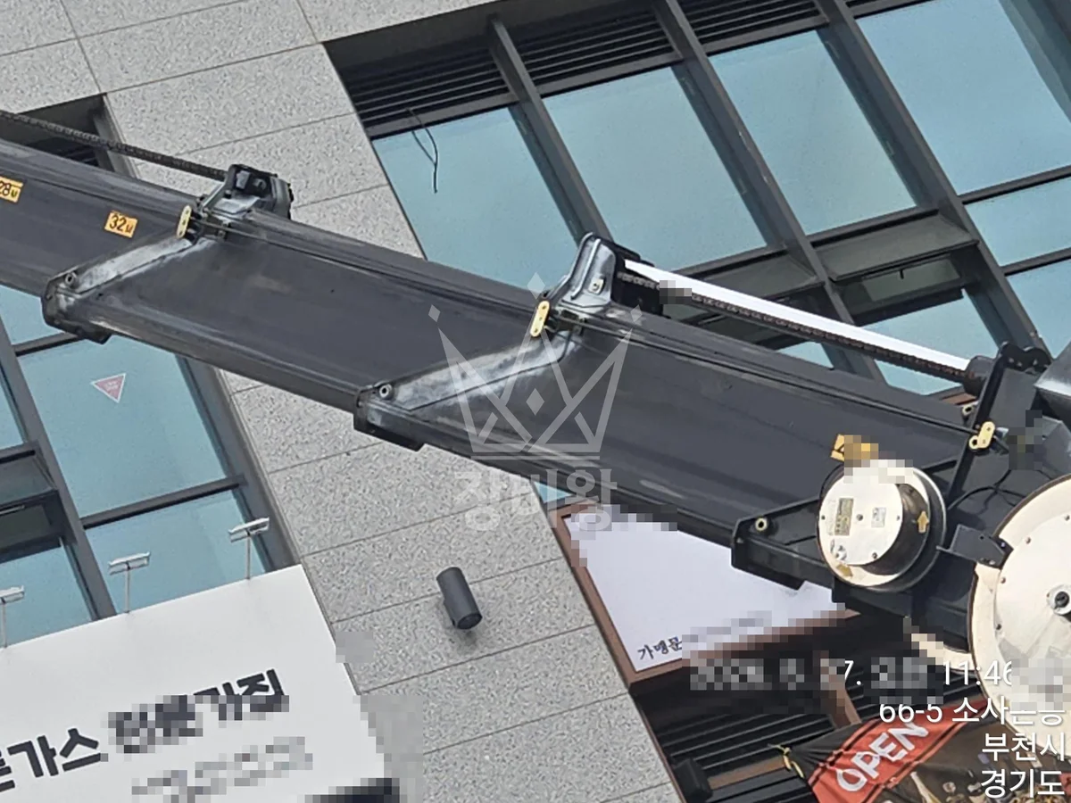 경기 부천시 소사구 1톤 스카이차 외벽 구조물 고정 작업사진 3