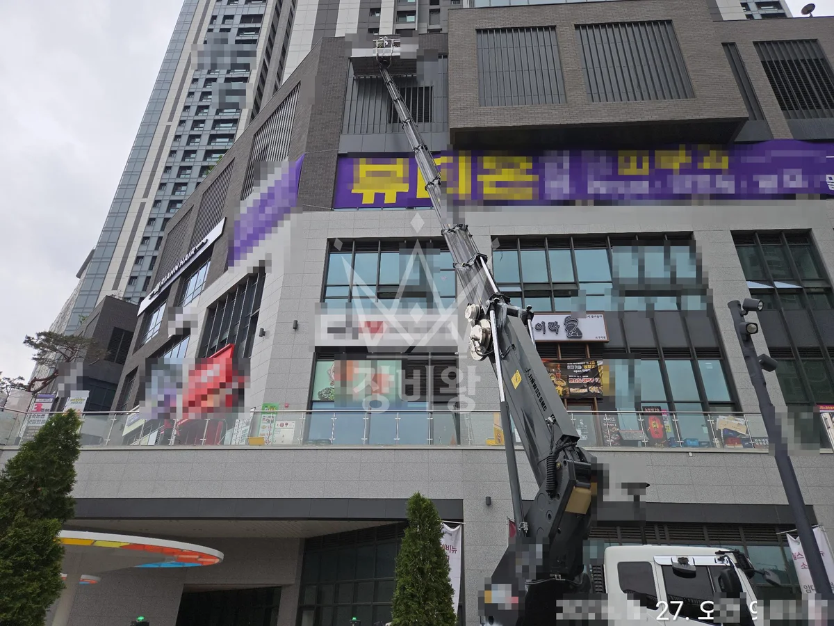 경기 부천시 소사구 1톤 스카이차 외벽 구조물 고정 작업완료사진 1