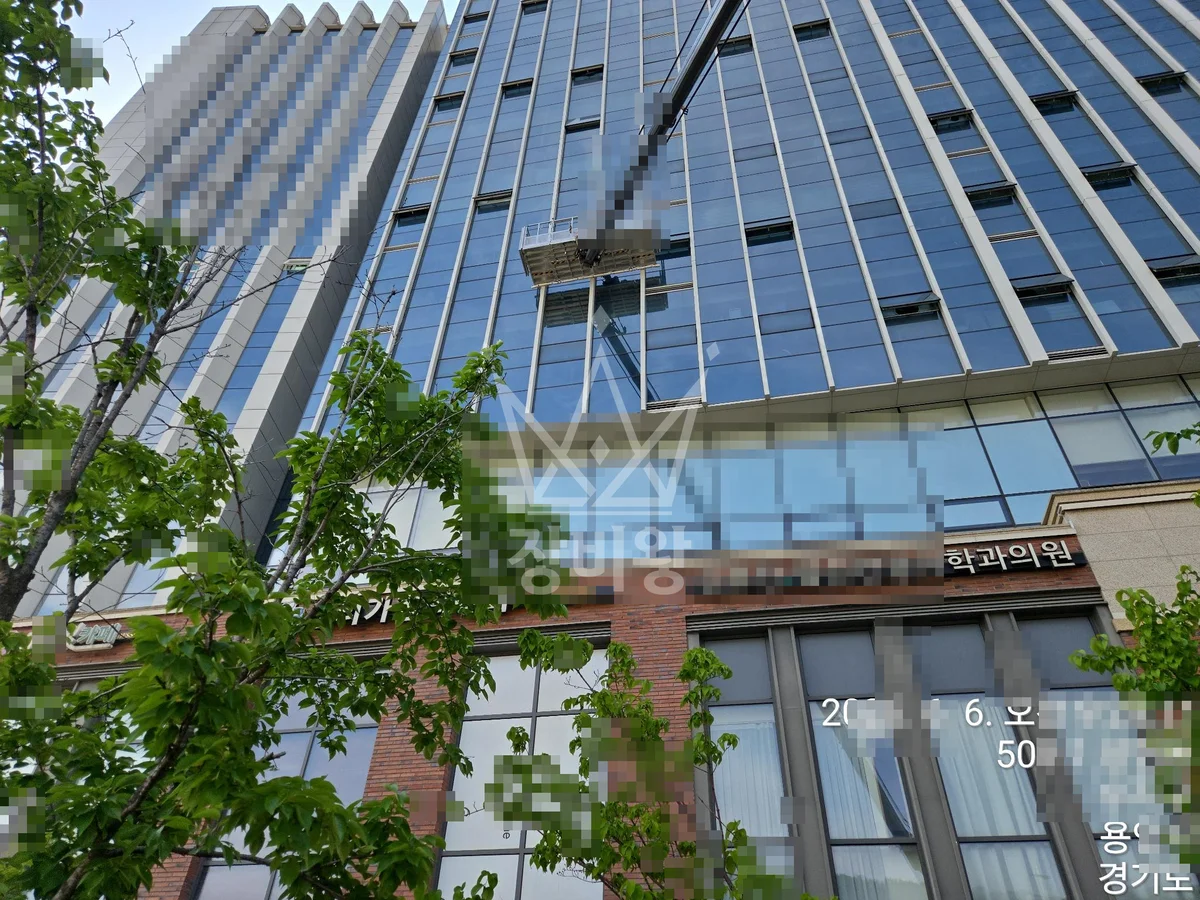 경기 용인시 수지구 1톤 스카이차 유리1장 작업 작업사진 1