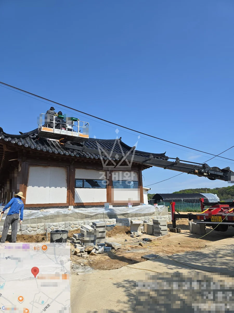 인천 중구 남북동 2.5톤 스카이차 단층 기와집 지붕 도장 작업완료사진 1