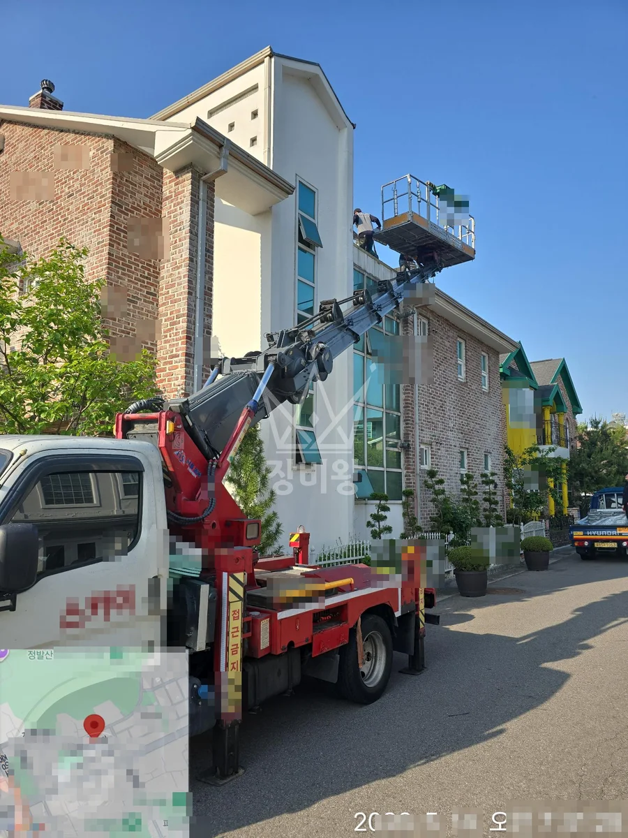 경기 고양시 일산동구 2.5톤 스카이차 옥상자재양중 작업사진 1
