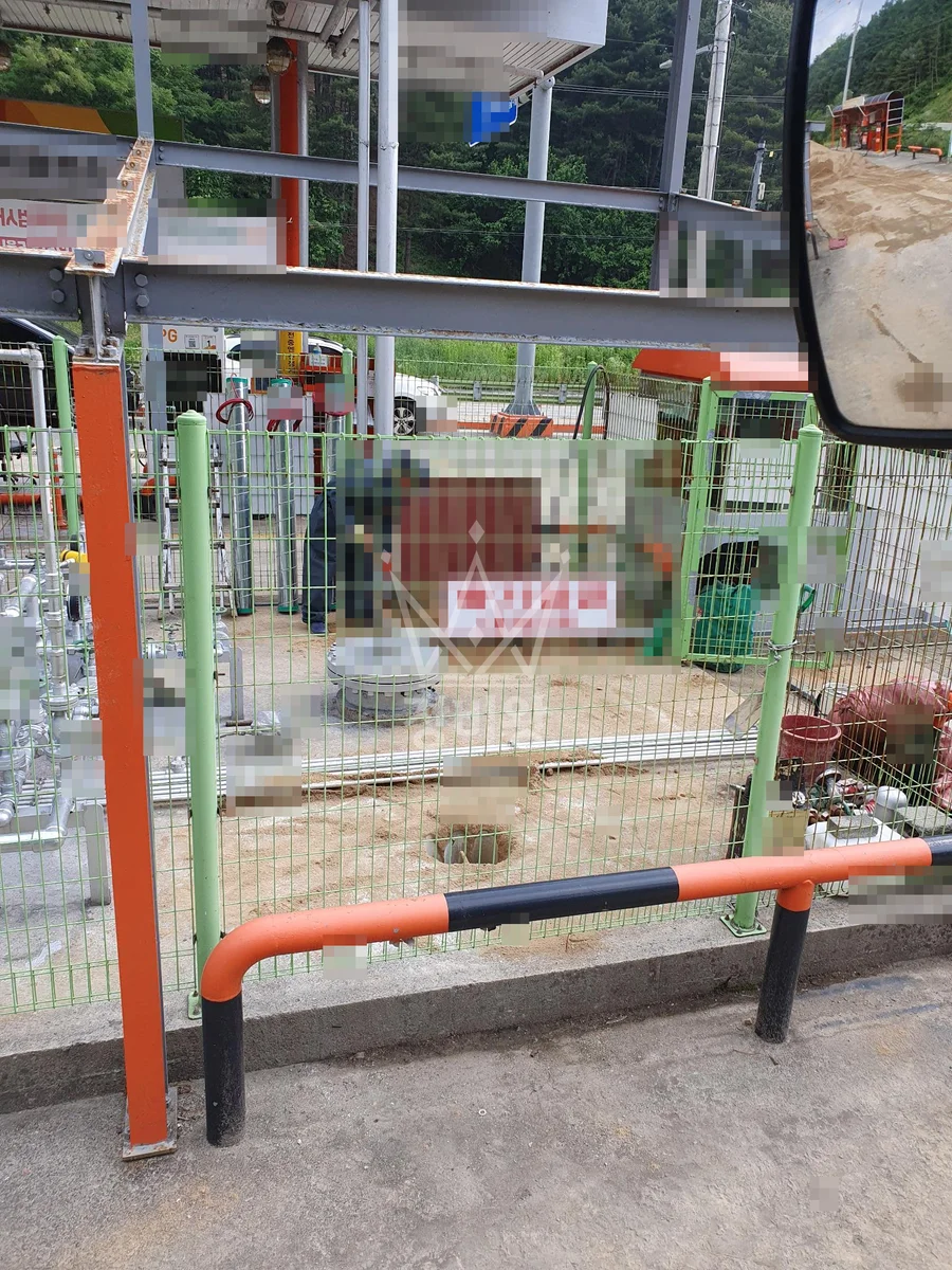 강원 횡성군 횡성읍 포크레인(굴착기) 모래 운반 작업사진 3