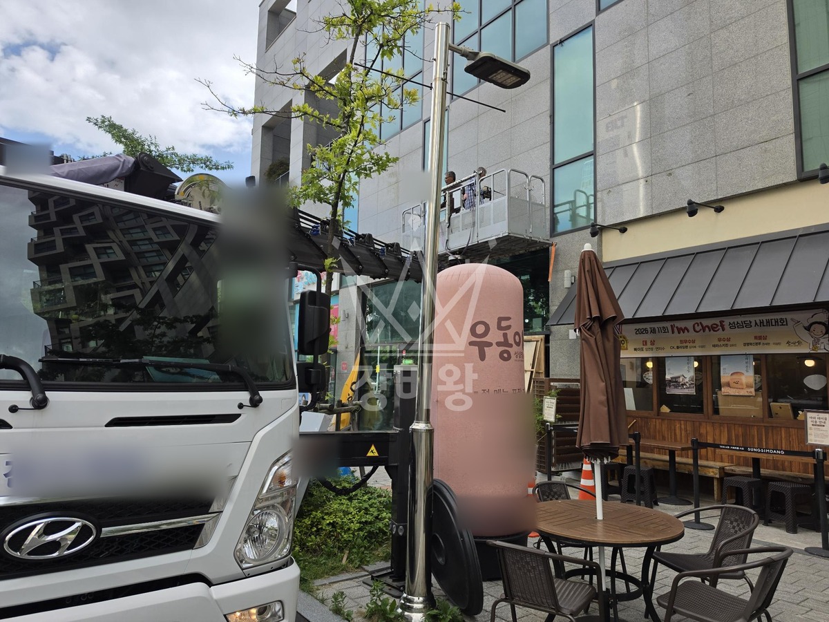 대전 유성구 도룡동 3.5톤 스카이차 간판설치 작업사진 2