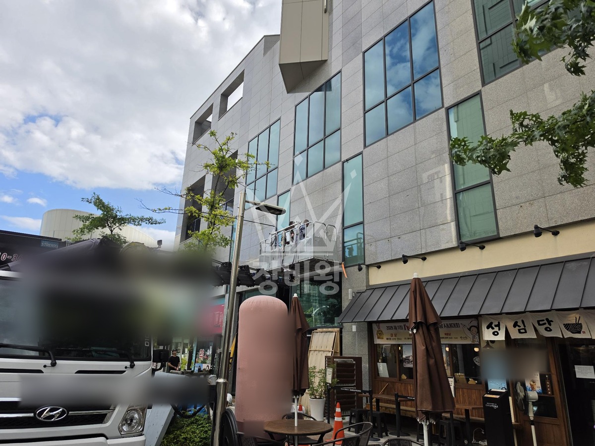 대전 유성구 도룡동 3.5톤 스카이차 간판설치 작업사진 3