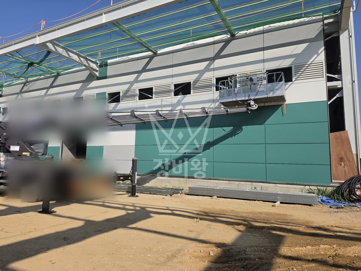 충북 청주시 흥덕구 옥산면 3.5톤 스카이차 유리작업 작업사진 1