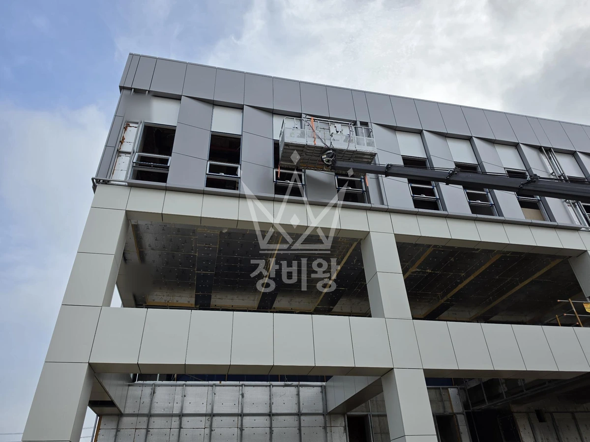 충북 청주시 흥덕구 옥산면 3.5톤 스카이차 유리작업 작업사진 1