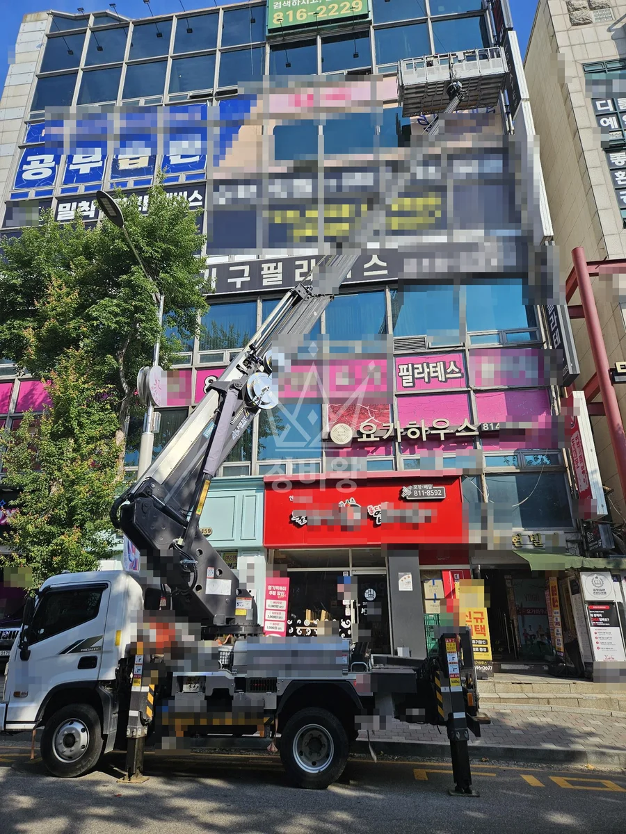 인천 연수구 동춘동 3.5톤 스카이차 5층 실리콘 작업사진 1