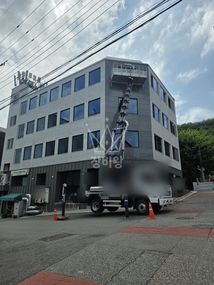 전북 군산시 나운동 3.5톤 스카이차 외벽-크렉보수 작업사진 1