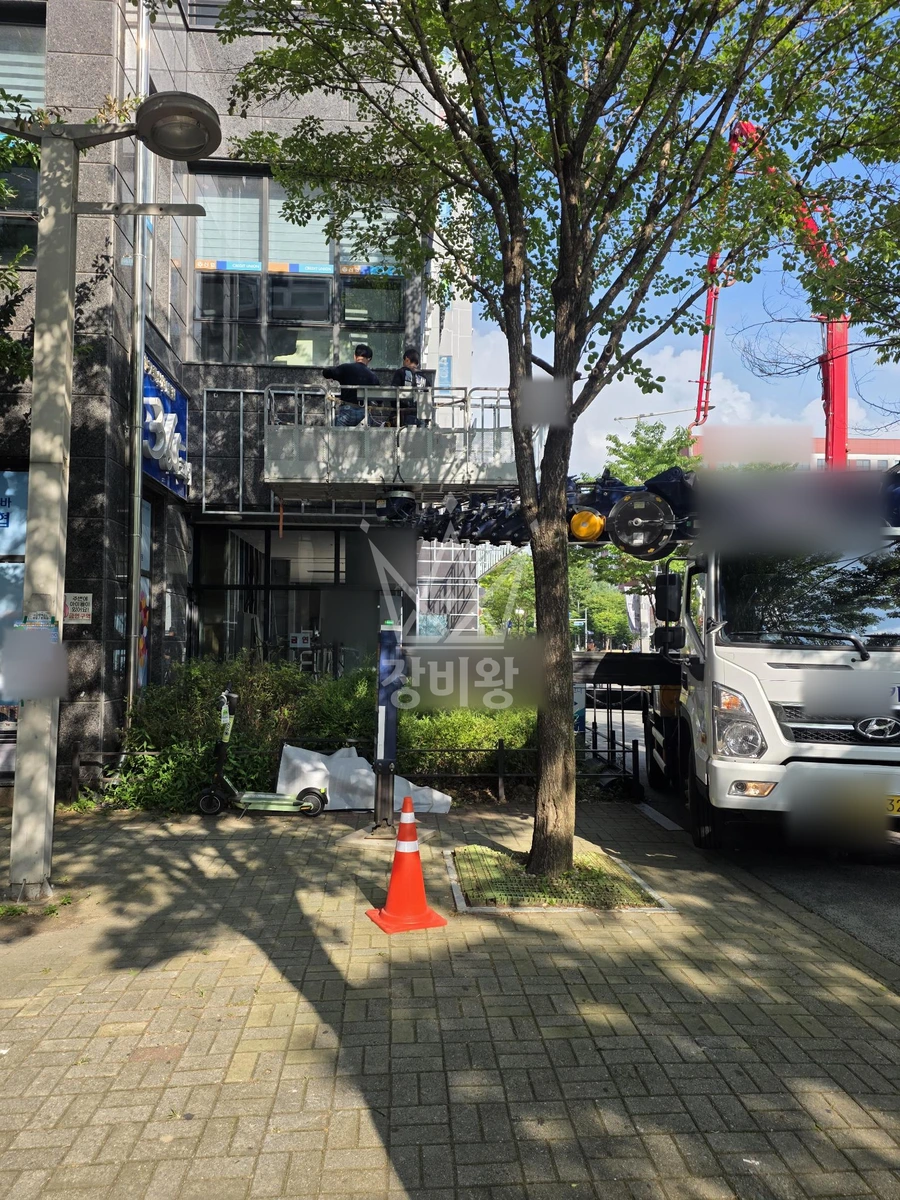 대전 유성구 관평동 3.5톤 스카이차 1층간판작업 작업사진 3