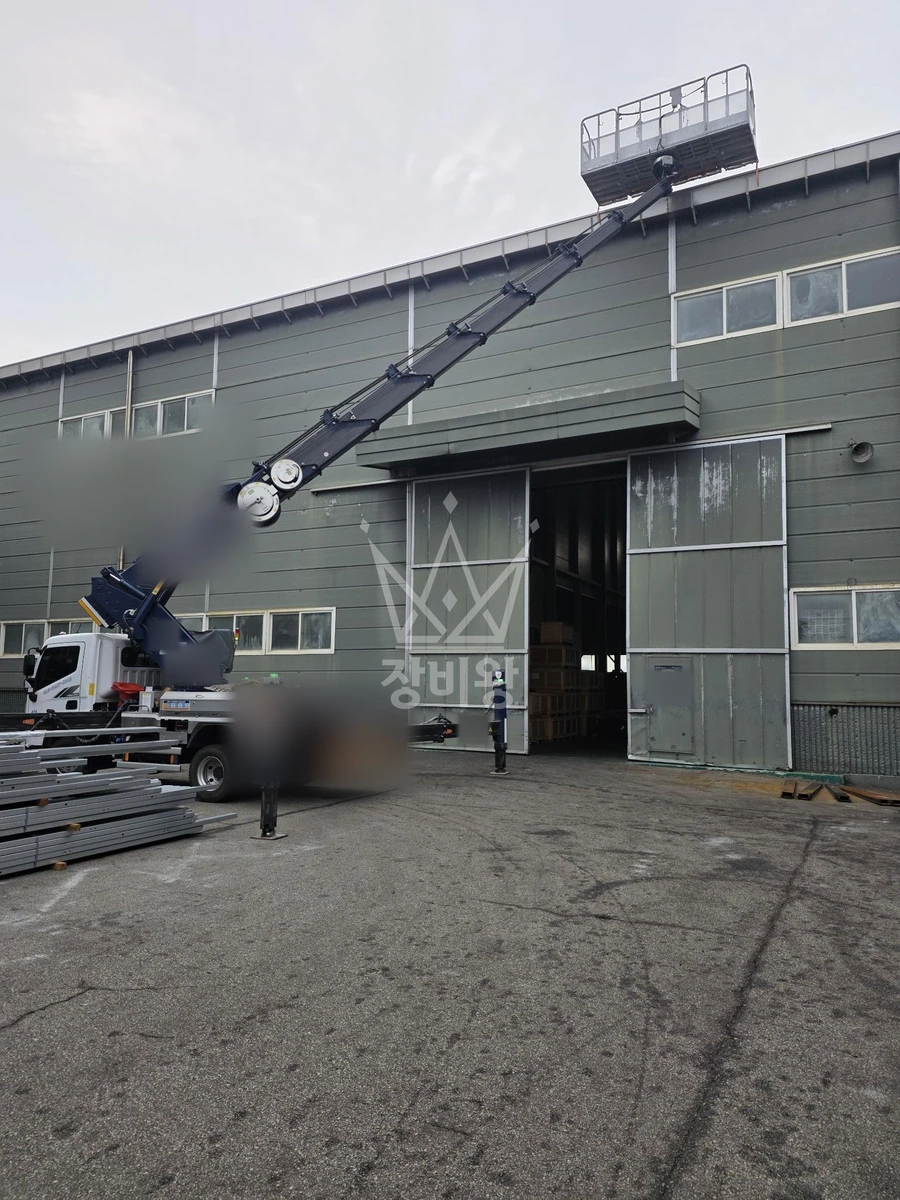 충남 홍성군 은하면 3.5톤 스카이차 자재양중 작업사진 1