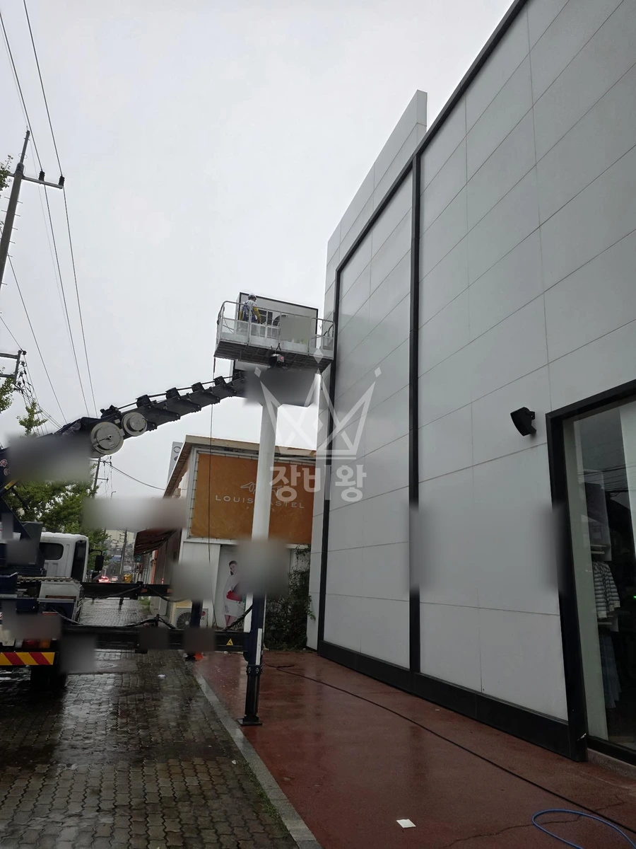 전북 군산시 나운동 3.5톤 스카이차 외벽물청소 작업사진 3