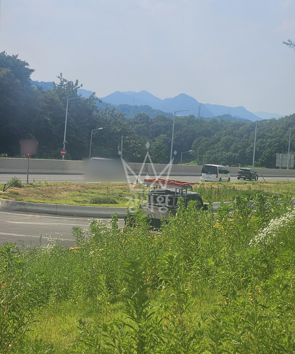 강원 원주시 호저면 포크레인(굴착기) 가로등공사 기초 작업완료사진 1