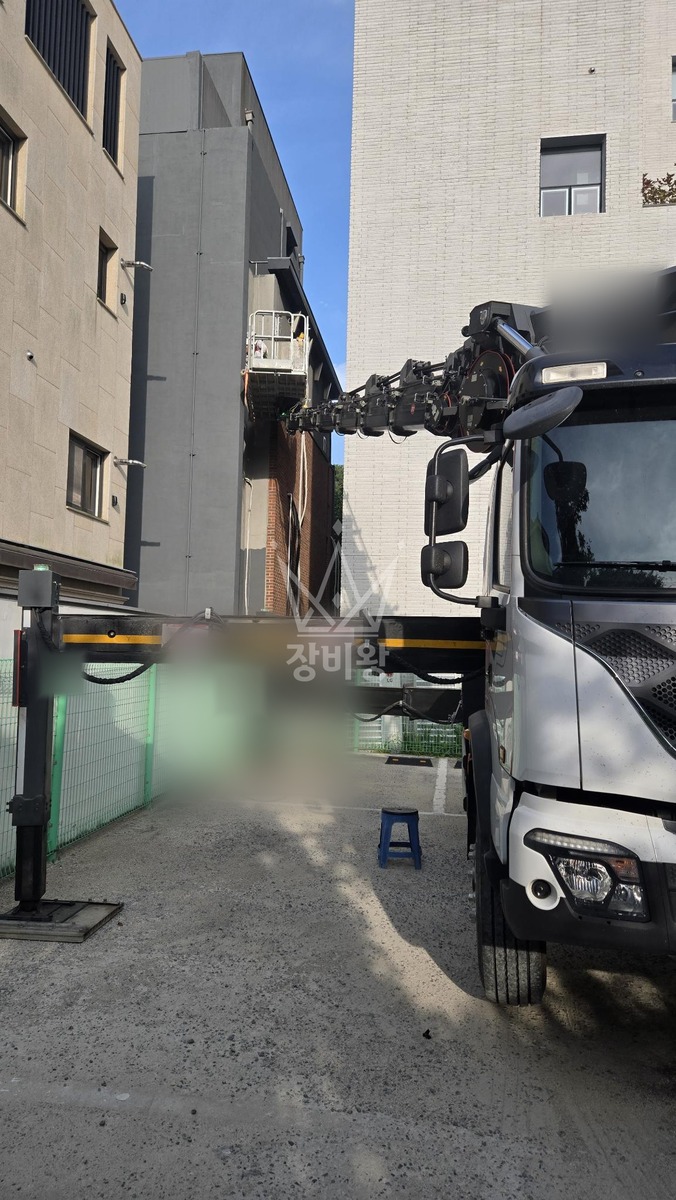 대전 유성구 도룡동 5톤 스카이차 외벽 코킹 외 작업사진 1