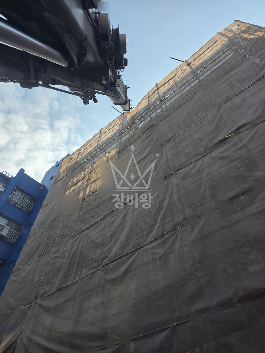 서울 송파구 문정동 13톤 크레인 자재인양 작업사진 2