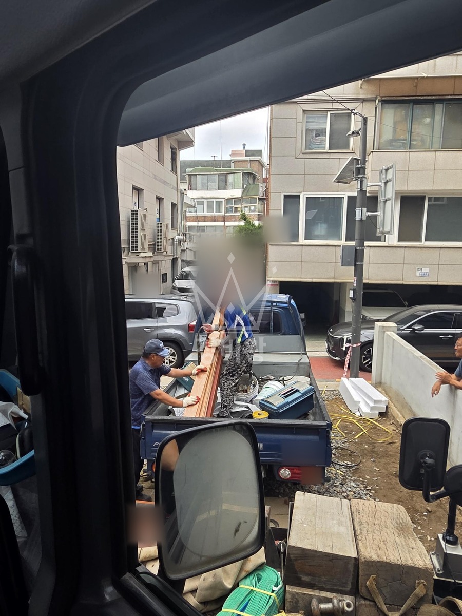 서울 은평구 구산동 13톤 크레인 3층높이 자재양중 작업사진 2