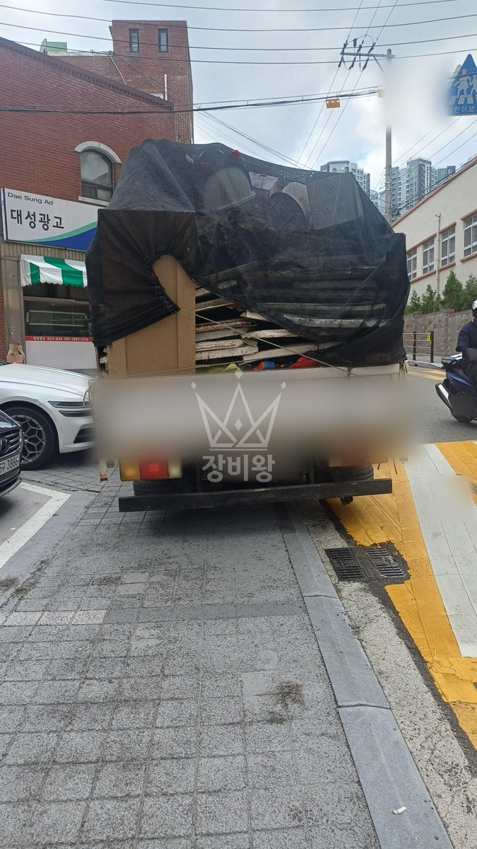 부산 동래구 사직동 2.5톤 스카이차 4층 페기물내림 작업완료사진 1