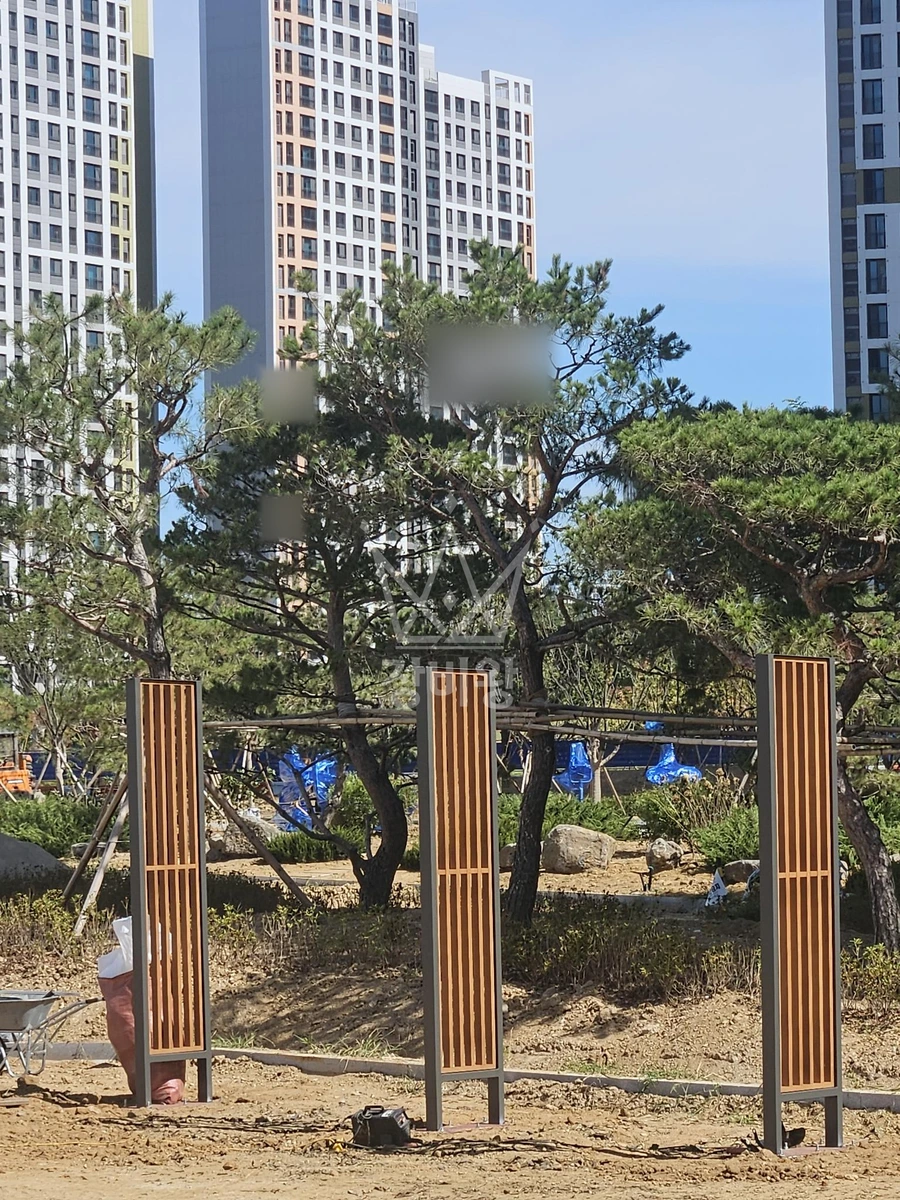 경기 고양시 일산동구 장항동 포크레인(굴착기) 파고라설치 작업사진 2