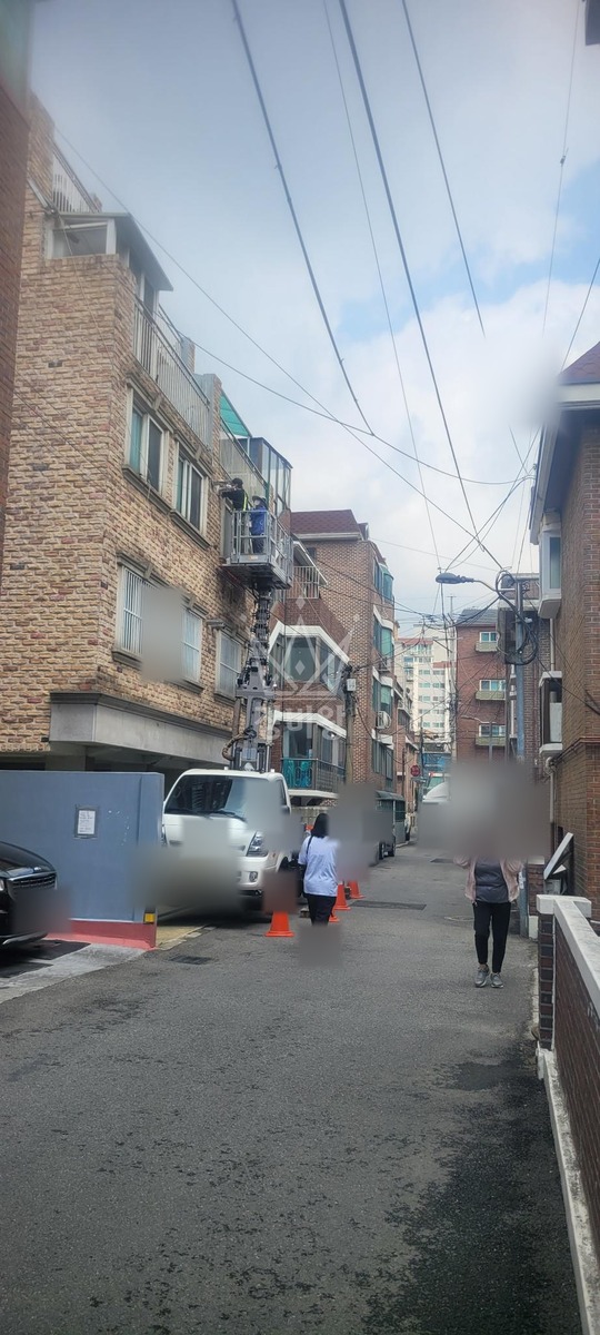 서울 마포구 망원동 1톤 스카이차 창틀 작업 작업사진 2
