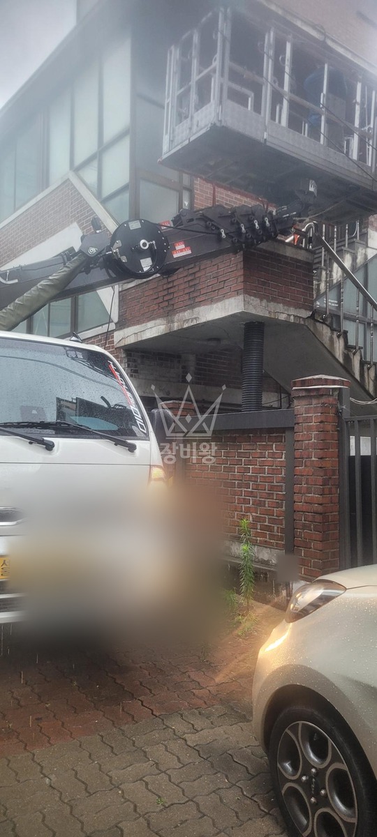 서울 서대문구 창천동 1톤 스카이차 외벽청소 작업사진 3