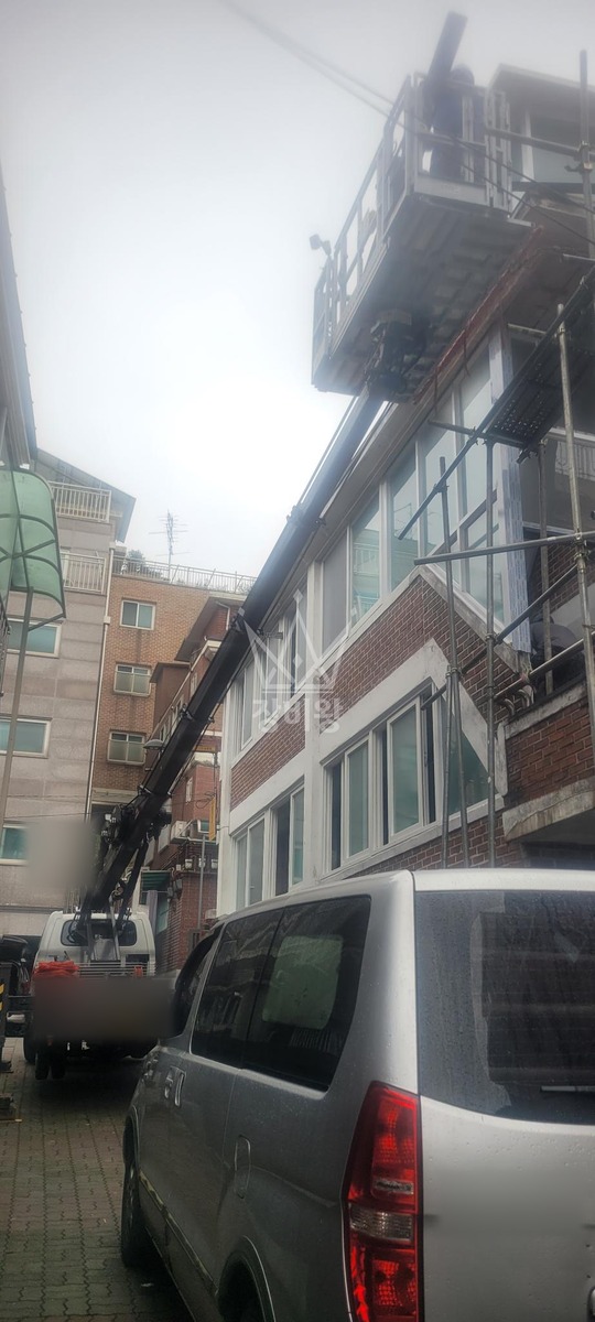 서울 서대문구 창천동 1톤 스카이차 옥상징크작업 작업사진 3
