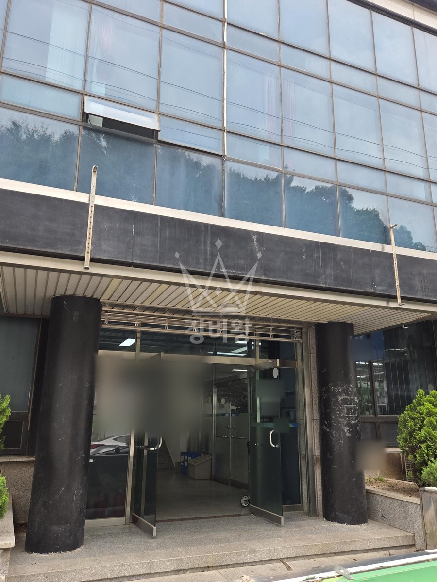 경북 경주시 문무대왕면 2.5톤 스카이차 간판교체 작업사진 1