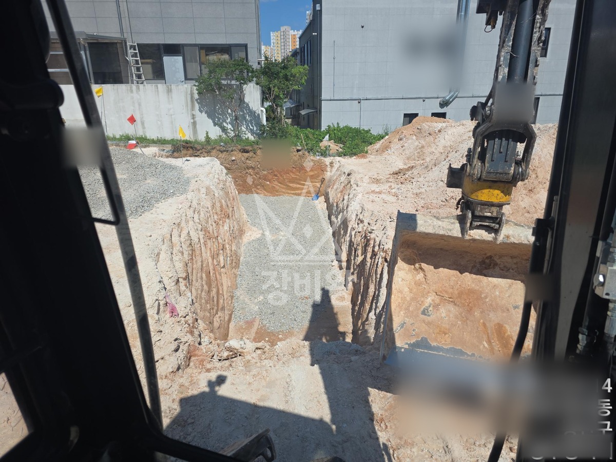 전남광주 광산구 흑석동 포크레인(굴착기) 기초 터파기 작업사진 1