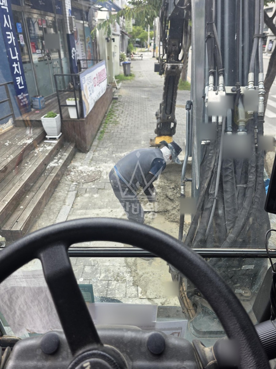 전남광주 담양군 창평면 포크레인(굴착기) 냉장고 이동,마당 포장 작업사진 3