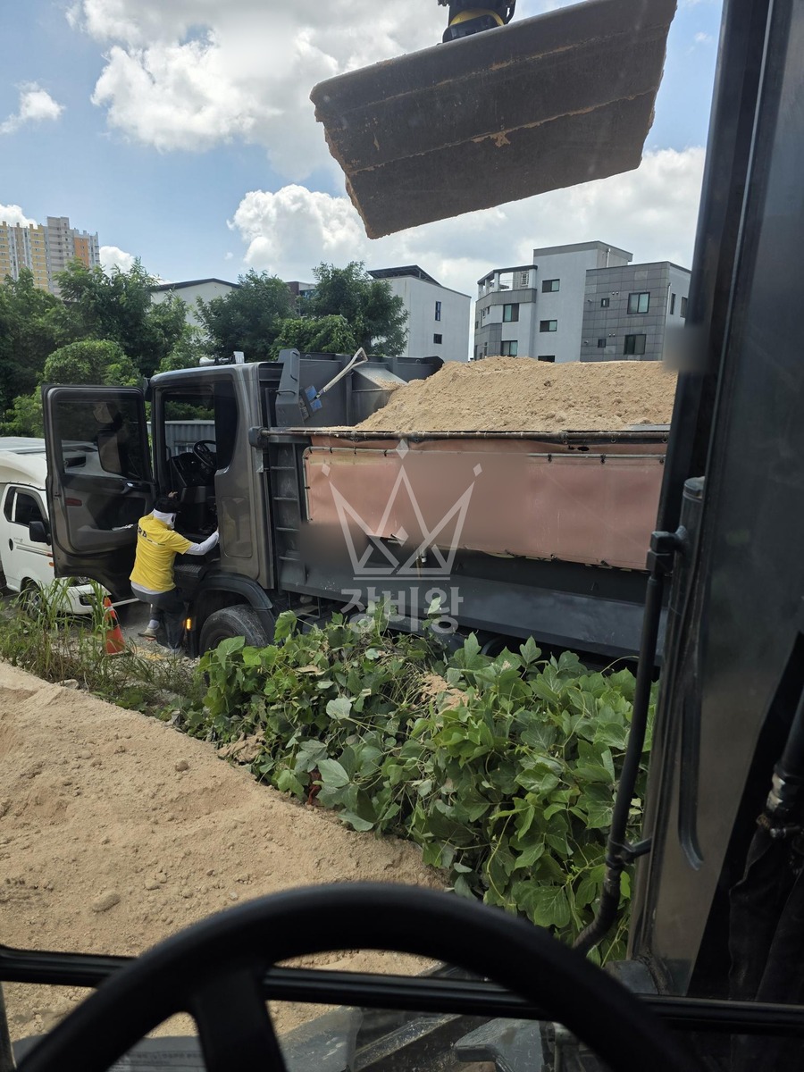 전남광주 광산구 흑석동 포크레인(굴착기) 골재나라시/뒤체움 작업사진 1