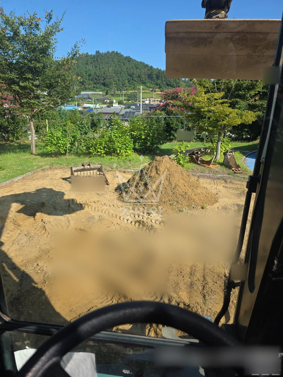 전남광주 신안군 지도읍 포크레인(굴착기) 놀이터조성공사 작업사진 1