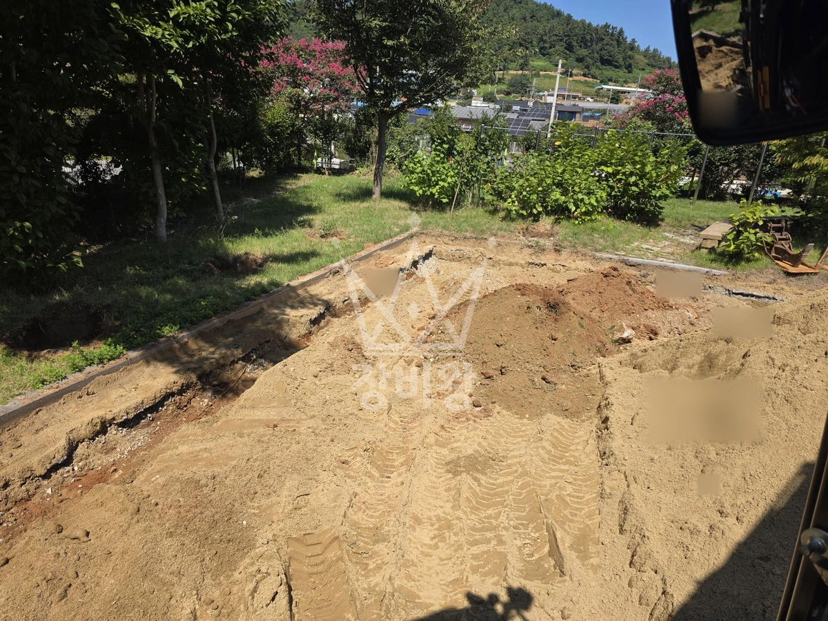전남광주 신안군 지도읍 포크레인(굴착기) 놀이터조성공사 작업사진 3
