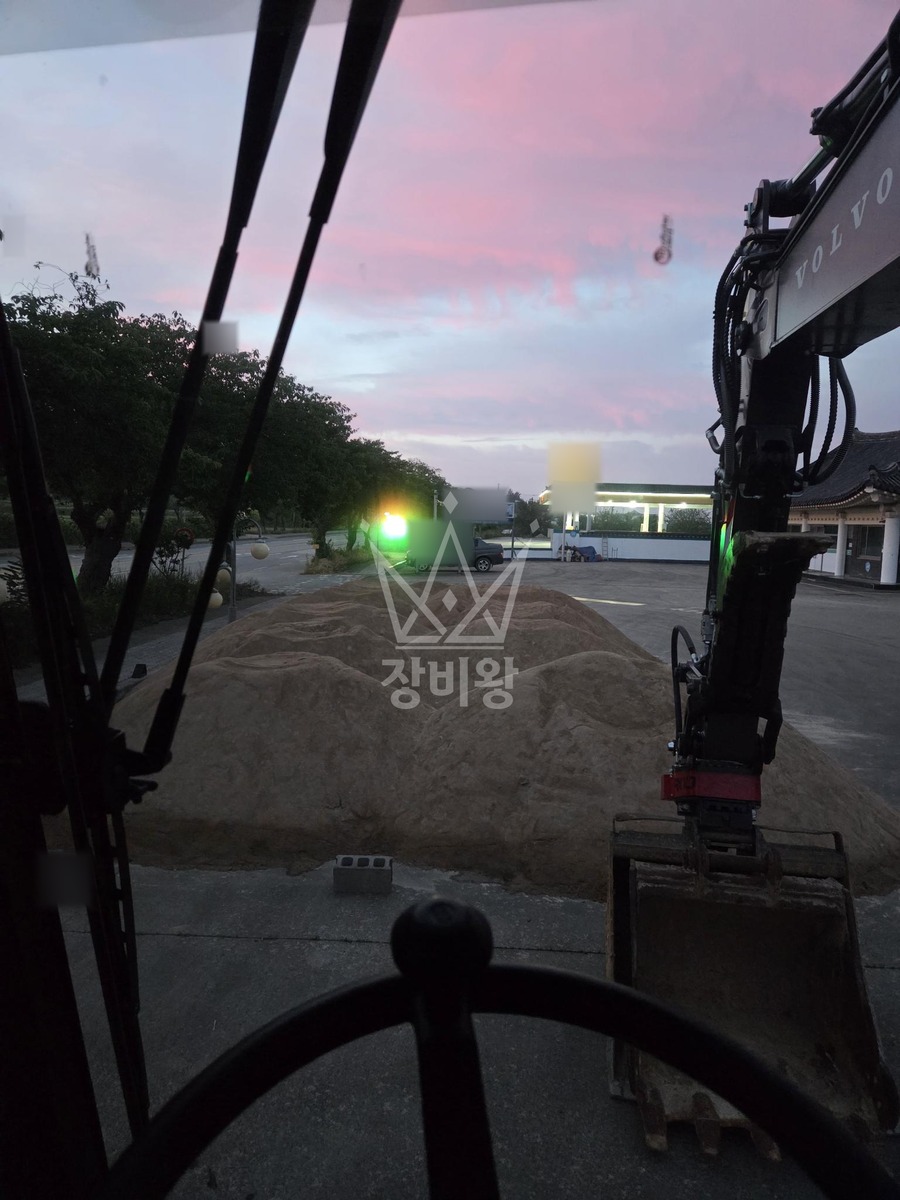 경북 경주시 동방동 포크레인(굴착기) 모래운반 작업완료사진 1
