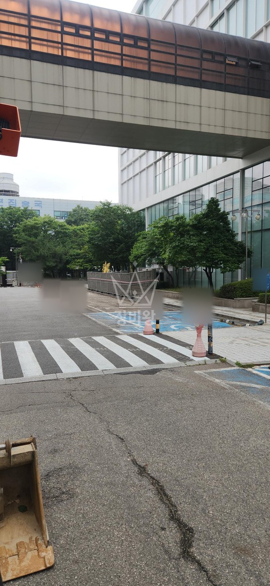 경기 성남시 분당구 구미동 포크레인(굴착기) ELP전기 배관작업 작업사진 2
