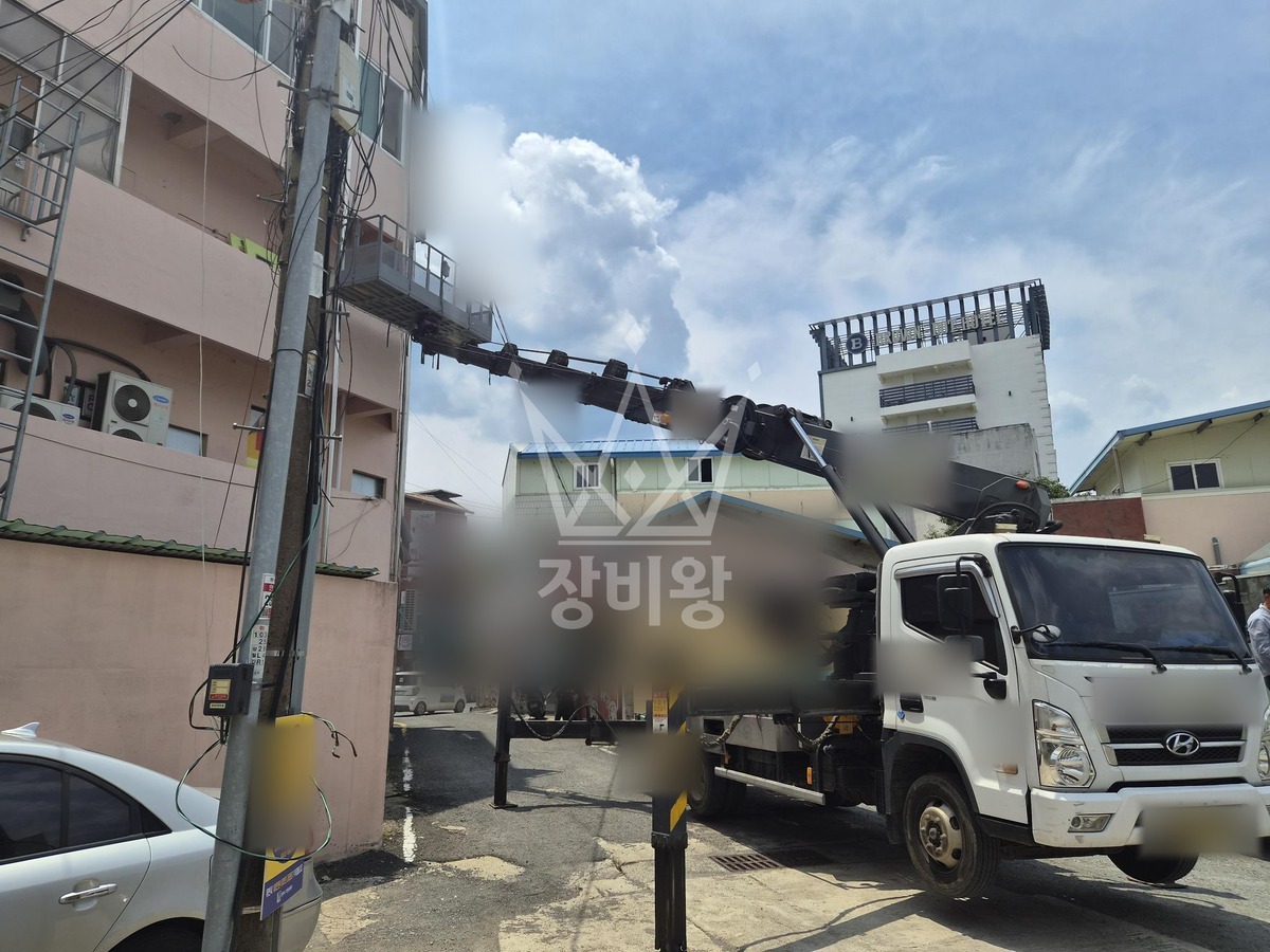 경북 경주시 안강읍 3.5톤 스카이차 폐기물 하역 작업사진 3