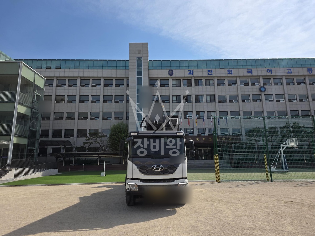 경기 과천시 중앙동 17톤 스카이차 5층 실리콘-코킹 작업완료사진 1