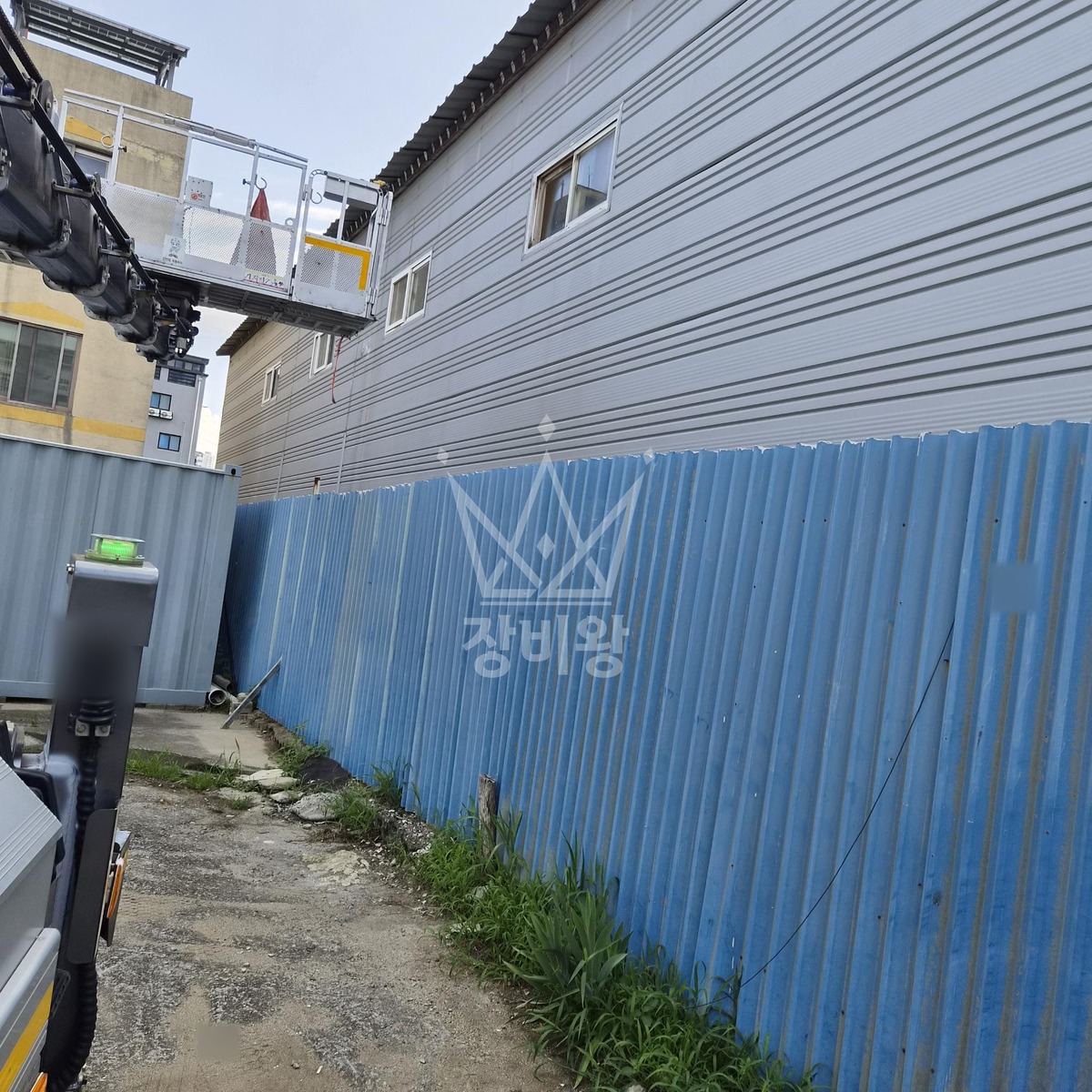대전 대덕구 덕암동 3.5톤 스카이차 물받이 철거/외벽작업 작업사진 1