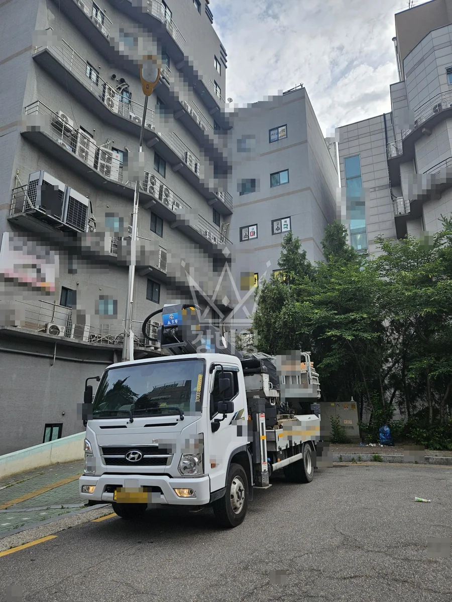 경기 부천시 소사구 3.5톤 스카이차 유리 시트지 본드 제거 작업완료사진 1
