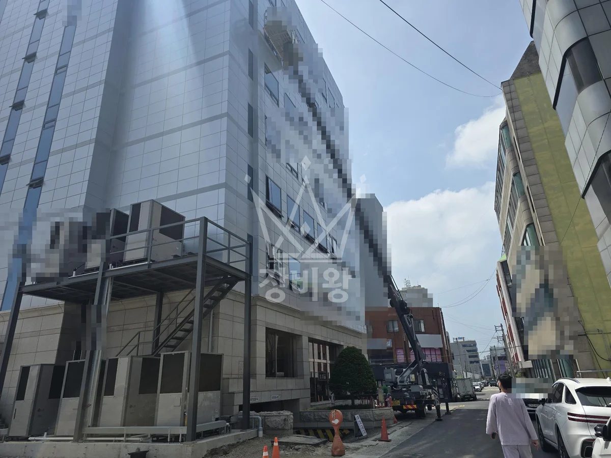 전남 목포시 명륜동 3.5톤 스카이차 실리콘 코킹 작업사진 2