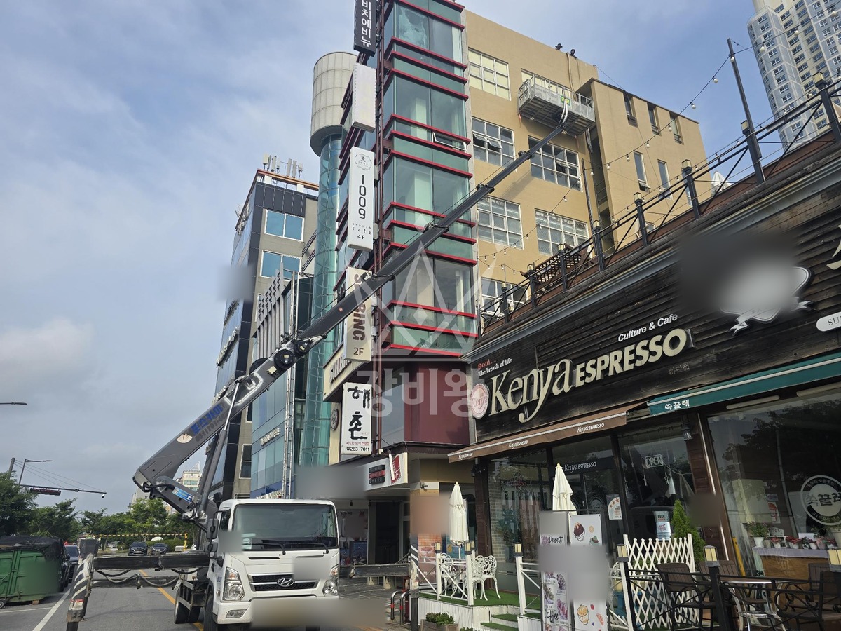전남광주 목포시 상동 3.5톤 스카이차 5층 시트지제거 작업사진 2