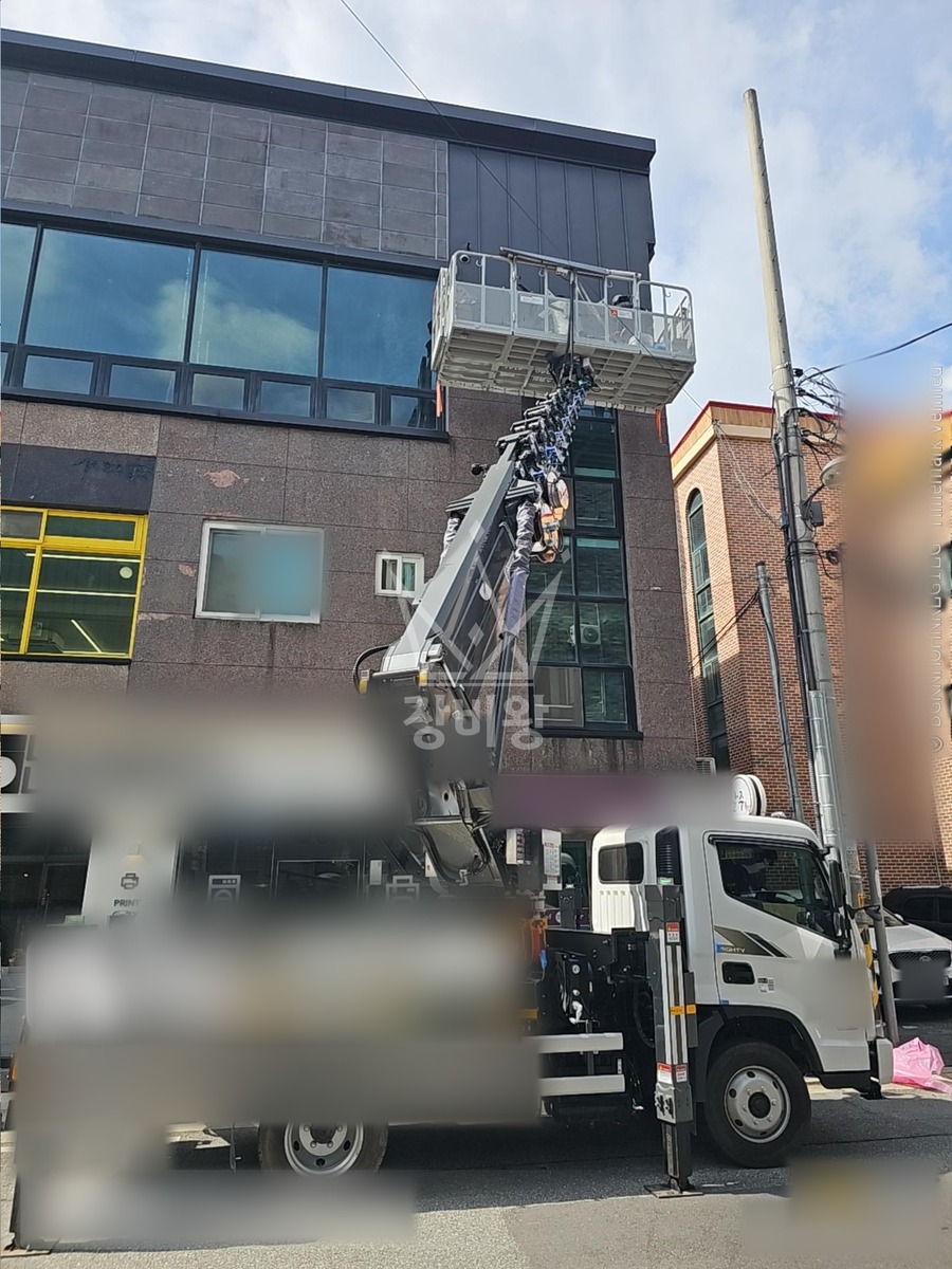 충북 충주시 대소원면 3.5톤 스카이차 페인트 판넬 작업사진 2