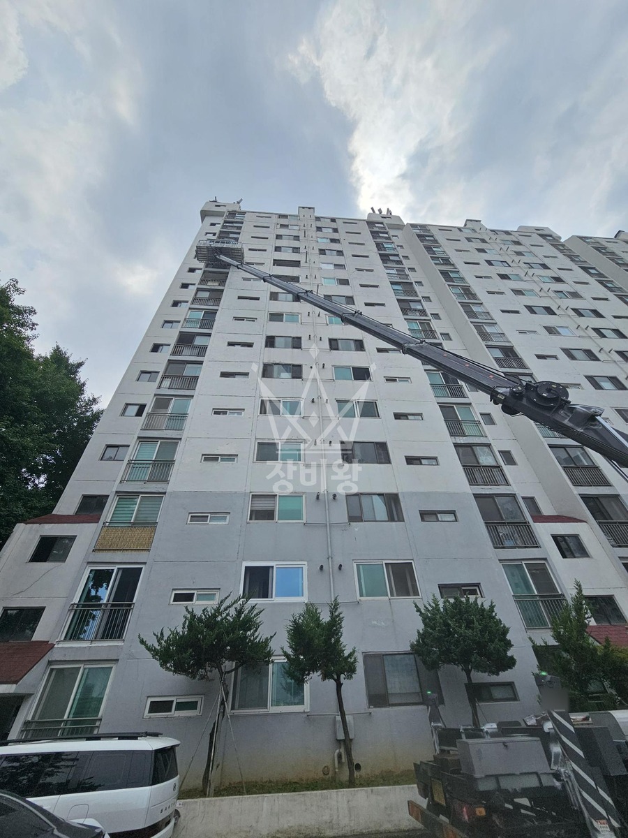 서울 동작구 상도동 5톤 스카이차 자재 양중 작업사진 1