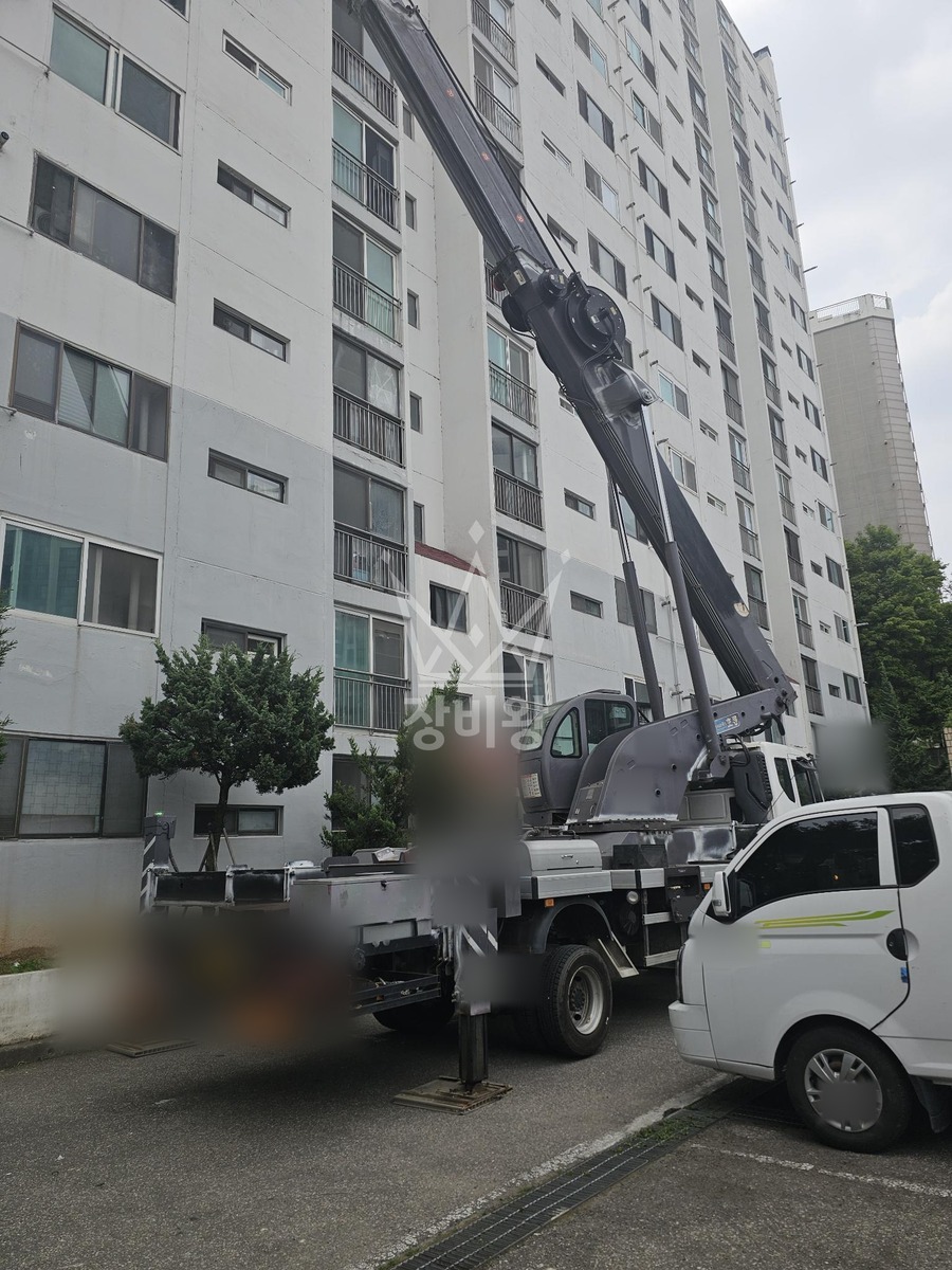 서울 동작구 상도동 5톤 스카이차 자재 양중 작업사진 3