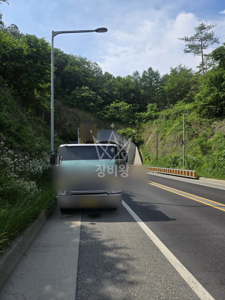강원 평창군 미탄면 3.5톤 스카이차 터널외벽청소 작업사진 3