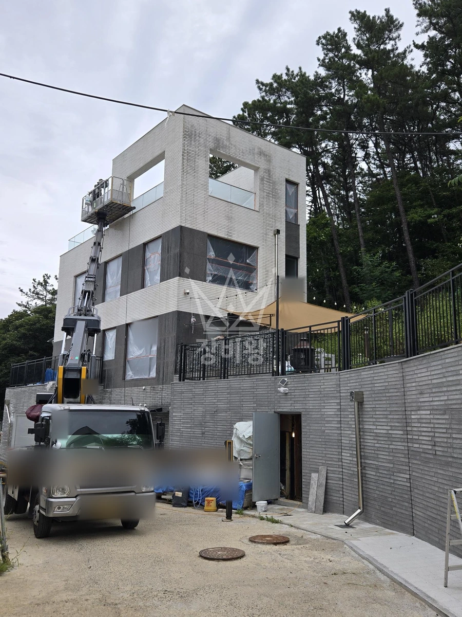 경기 용인시 수지구 고기동 3.5톤 스카이차 외벽청소 작업완료사진 1
