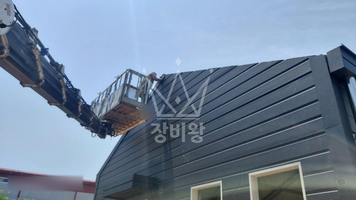 경기 김포시 월곶면 3.5톤 스카이차 판낼마감 작업사진 2